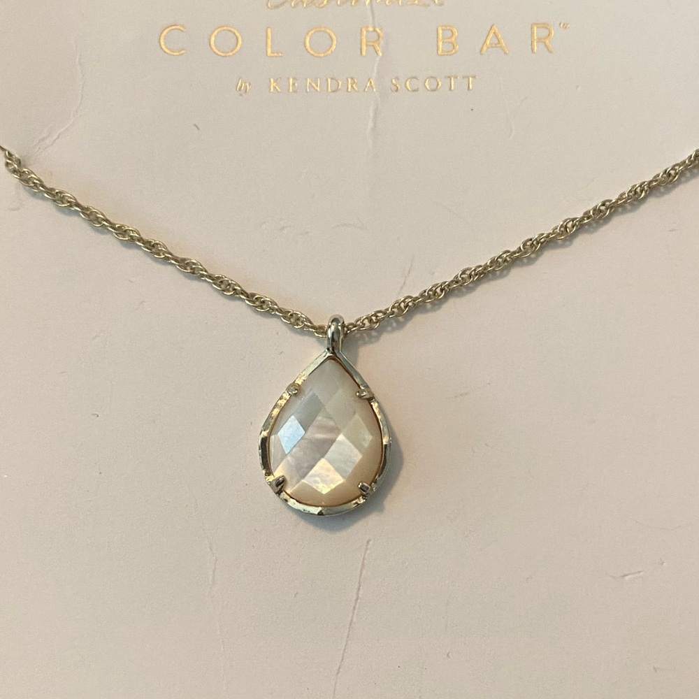 Kendra Scott necklace